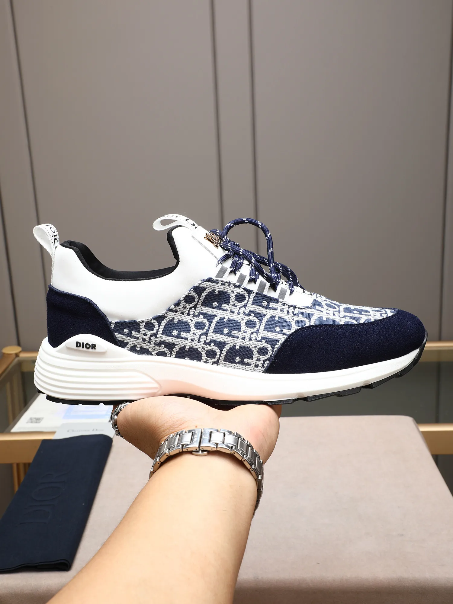 Men's shoes 💰440 💰Dior [Dior] 😘😘High-end series of casual men's shoes, simple and elegant👍👍👍The upper is made of first-layer genuine leather spliced ​​with Dior's special material [sun][sun]; imported first-layer sheepskin lining; special outsole, wear-resistant, lightweight, the overall design is harmonious and unified without lacking personality 👣🌟✨You deserve it! 3 colors😍Sizes 38~44. (45 custom-made) The picture above is a big seller🔥🔥🔥